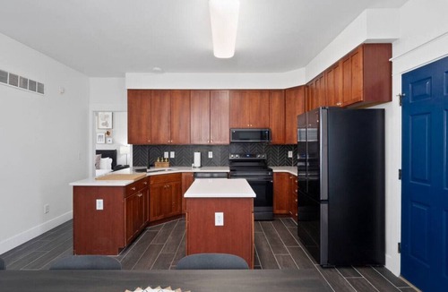 The Gate House | Modern Escape/ Sleeps 12/Near St. Louis Must-Sees
