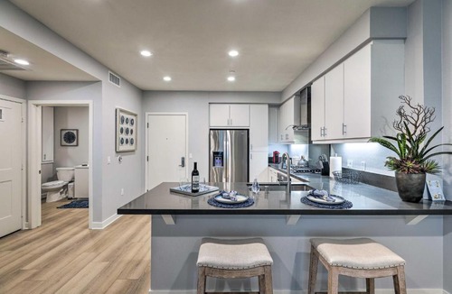 Irvine Business Complex House | Modern Irvine Condo w/Pool - 7 Mi to Beach!