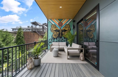 Communipaw House | Modern Lux Penthouse. Rooftop Views of NYC!