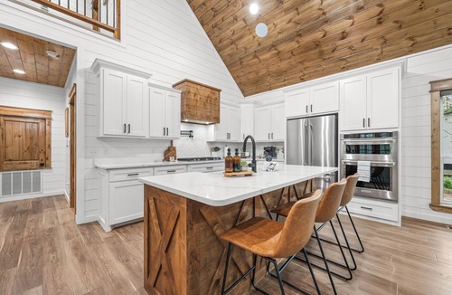 Broken Bow Cabin | Modern Luxurious Rustic Cabin that promises an unforgettable escape into nature!