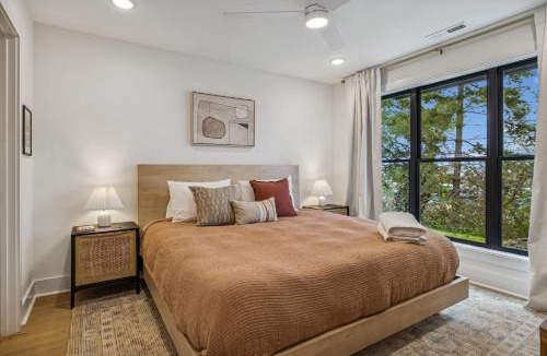 Hurwood Heights Apartment | Modern Multi-Level Retreat with Rooftop Hot Tub