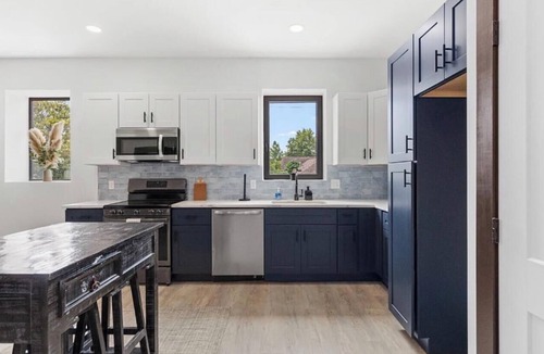 St. Louis Apartment | Modern Open Concept Retreat Spacious & Minutes to Downtown