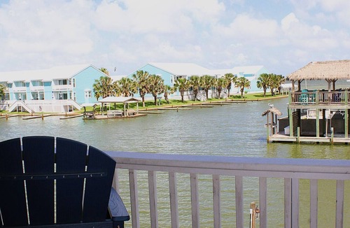 Rockport Condo | Modern retreat on the water