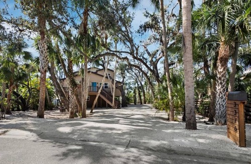 Southgate House | modern treehouse minutes from the #1 US beach!