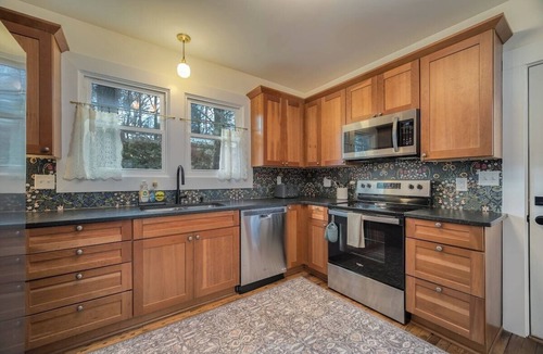 Brevard House | Monthly Rental 5 Minutes to Downtown!