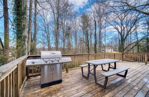 Brevard House | Monthly Rental 5 Minutes to Downtown!