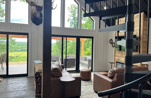 Steelville Cabin | Moose Lodge- 180 Acres w/River Access