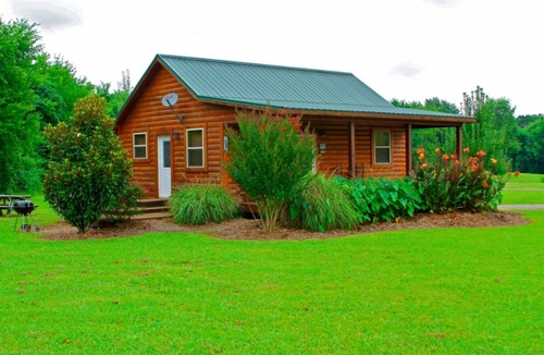 Bonnerdale Cabin | Morningstar Cabin Caddo River. GREAT VALUE! River access!