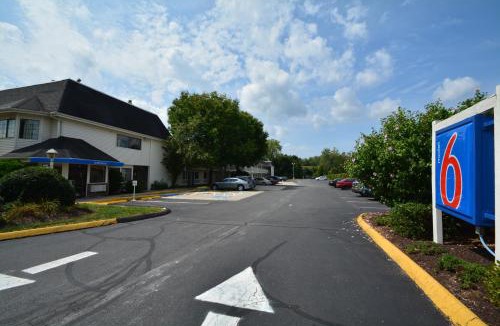South Glastonbury Hotel | Motel 6-Wethersfield, CT - Hartford
