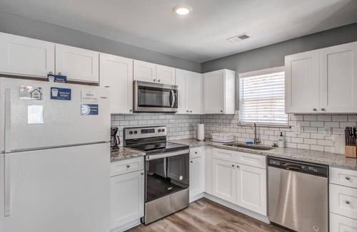 Ellendale House | Near Downtown, Shelby Farms Park - Crievewood Cove
