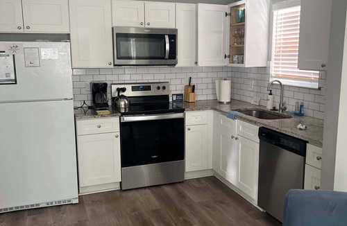 Ellendale House | Near Downtown, Shelby Farms Park - Crievewood Cove