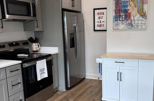Oxford Condo | New 1-Bdr Condo, Sleeps 4! Half-a-mile to campus. Come stay with Southern Sole!
