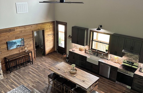 Lone Rock House | NEW BEAUTIFUL HOME RIGHT ON THE WHITE RIVER! WALK-IN WHITE RIVER ACCESS!