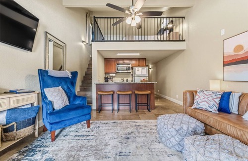 Mid America Condo | NEW! Clearwater Golden Escape on Lake Hamilton
