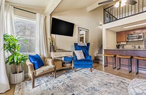 Mid America Condo | NEW! Clearwater Golden Escape on Lake Hamilton
