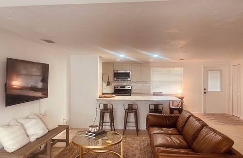 Gulf Gate Estates House | NEW Coastal comfort, 3 bedroom, minutes from beach, walk to local restaurants