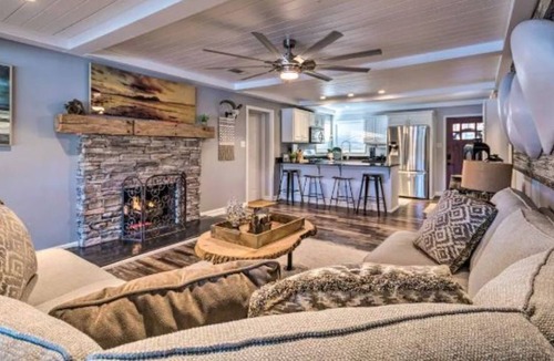 Piney House | NEW! Lovely Waterfront Retreat on Lake Hamilton