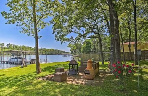 Piney House | NEW! Lovely Waterfront Retreat on Lake Hamilton