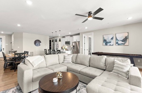 Village of Four Seasons Condo | NEW LUX Lakefront Condo w/Pool, SPA, BBQ, GYM