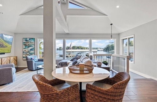 Lake Ozark House | New! Luxurious FLAT lot with private beach, dock, guest suite/apartment.
