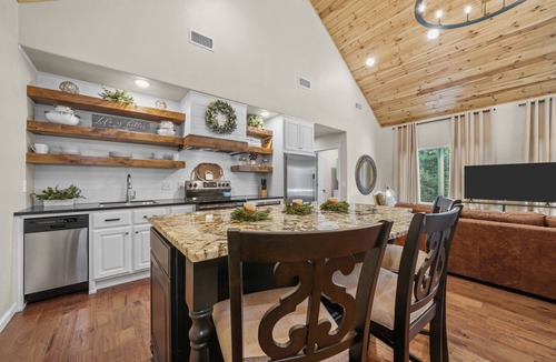 Mena House | NEW! Mountainside Luxury Cottage 1—LOCATION! LOCATION!