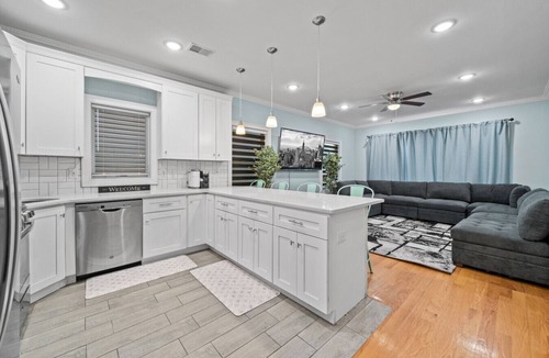 The Heights House | *NEW | Skyline Haven: Luxury | 15 mins to NYC
