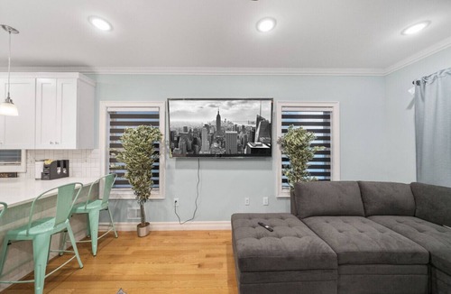 The Heights House | *NEW | Skyline Haven: Luxury | 15 mins to NYC