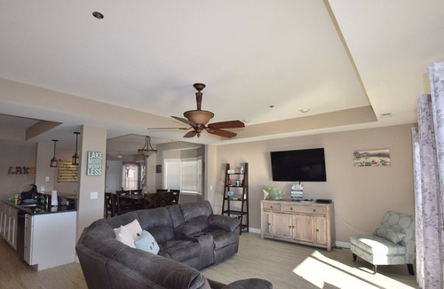 Lakeland Condo | Newly Remodeled -Beautifully Decorated - Spacious Water Front 4 Bdrm & 4 Bath