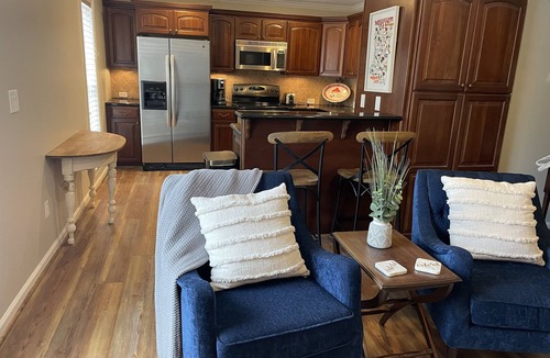 Oxford Condo | Newly Renovated Charming Oxford Condo Located Steps to the Square!