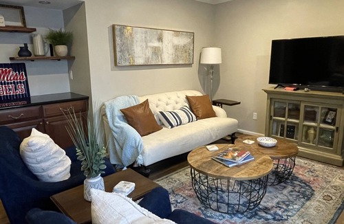 Oxford Condo | Newly Renovated Charming Oxford Condo Located Steps to the Square!