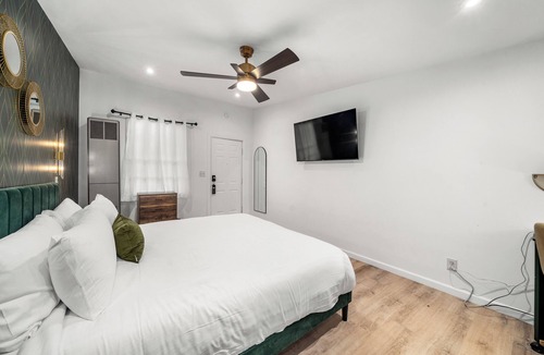 Hendersonville Hotel | Newly Renovated | Luxury Retreat