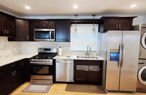 Guttenberg Apartment | NYC retreat 15 Min NYC Free Parking & Laundry