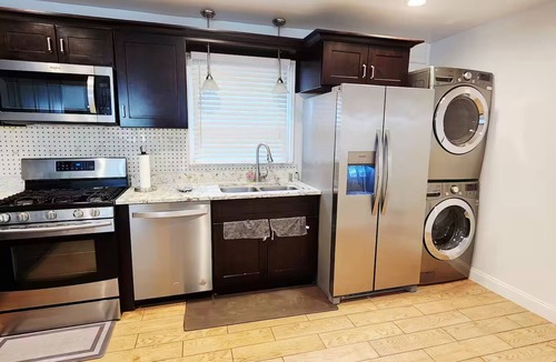 Guttenberg Apartment | NYC retreat 15 Min NYC Free Parking & Laundry