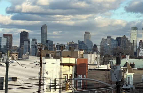 Union City Apartment | NYC Skyline Views - 3BR for 8 - Walk to Transit - Low Price