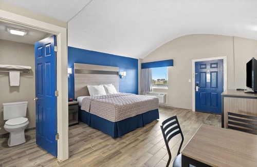 Rockport Hotel | Oceanview Penthouse King room in perfect location