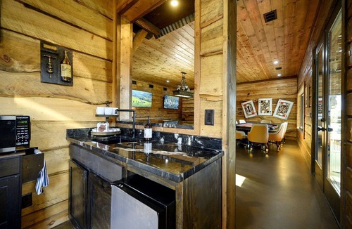 Broken Bow Cabin | Outstanding Cabin up to 50 People with Bowling, Private Cinema and Fantastic Sightd in Broken Bow, Oklahoma