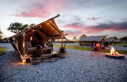 Cassville Other | Outstanding Tented Cabin with Fire Pit in Cassville, Missouri