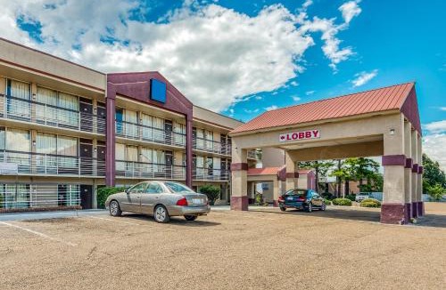 Tougaloo Hotel | OYO Hotel Jackson North I-55