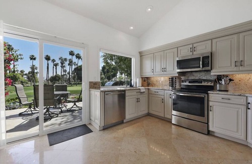 Palm Desert Condo | Palm Valley CC Full Club Access Golf & Cart, Tennis, Pickle Ball, Pool-Luxury 3 kings/3 full baths