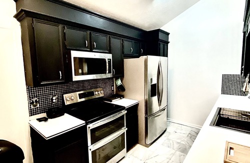 Tougaloo House | Parisian Marble Loft with a Garage off HWY55!
