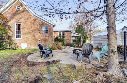 Greenfield House | Patio Oasis! Charming 'Ivy Cottage' in Tennessee