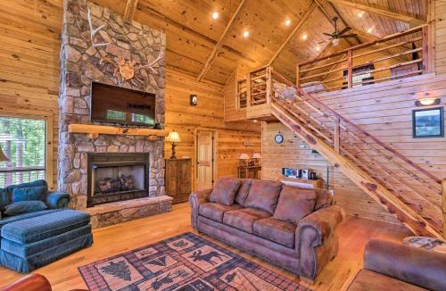 Boswell House | Peaceful Cabin w/Deck + Scenic Mtn Views!
