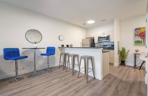 Orange Apartment | Peaceful ! Free Parking ! 30 min to MetLife !