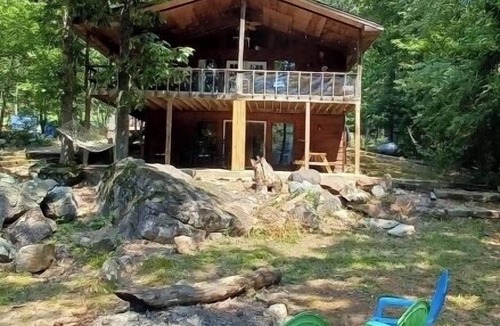 Edgemont House | Peaceful, Quiet Lakefront Home