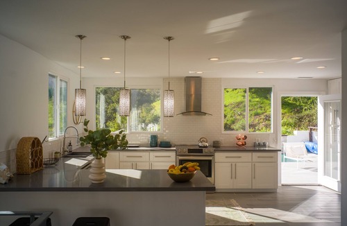 The Flats Villa | Peaceful Treehouse. Perched amongst the lush trees of Benedict Canyon.