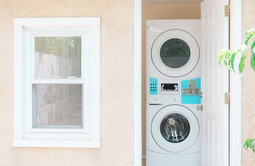 Belleville Apartment | Perfect 2-bedroom exclusive apartment with AC/laundry in Belleville