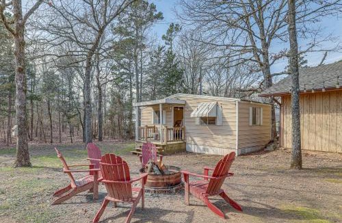 Higden House | Pet-Friendly Higden Getaway < 1 Mi to Marina!