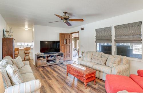 Higden House | Pet-Friendly Higden Getaway < 1 Mi to Marina!