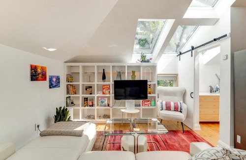 Bryn Mawr Apartment | Pet-Friendly Minneapolis Studio: Walk to Lake!