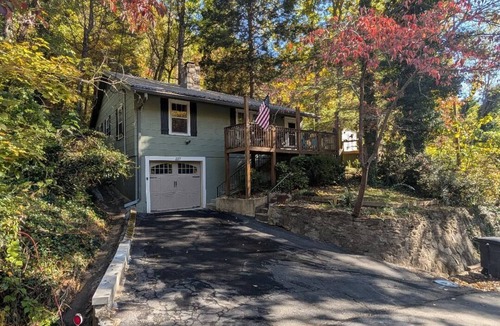 Chimney Rock House | Pets Welcome, Big Views, Easy Walk into Chimney Rock Village, Internet